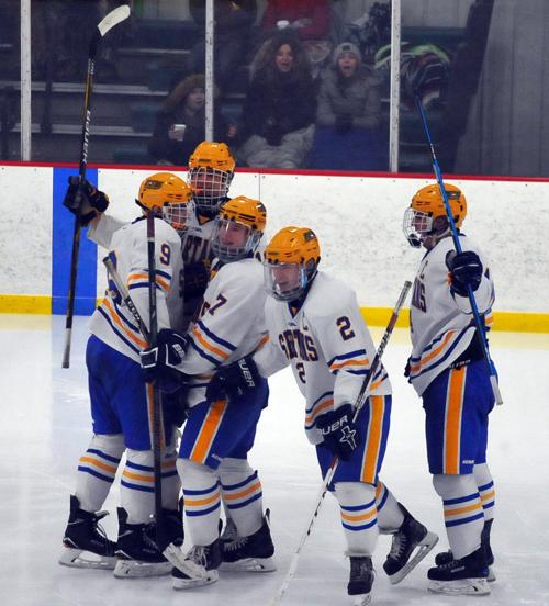 Spartans break out in second period for win Icehockey