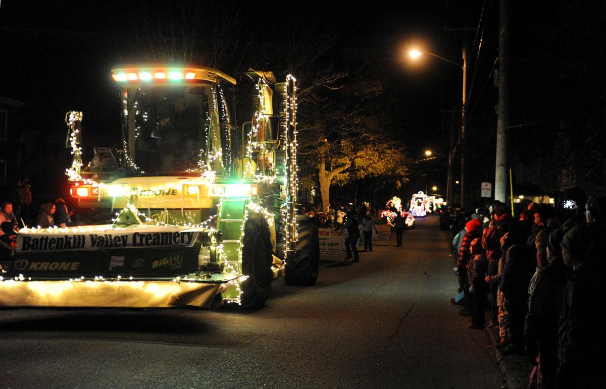 PHOTO GALLERY 2014 Holiday Tractor Parade Photo Galleries