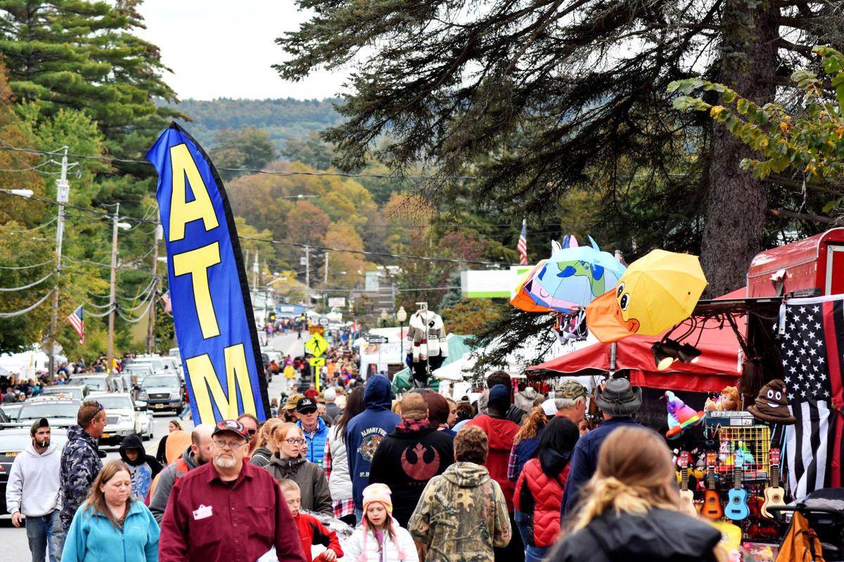 Photo Gallery Warrensburg World S Largest Garage Sale Photo Galleries Poststar Com