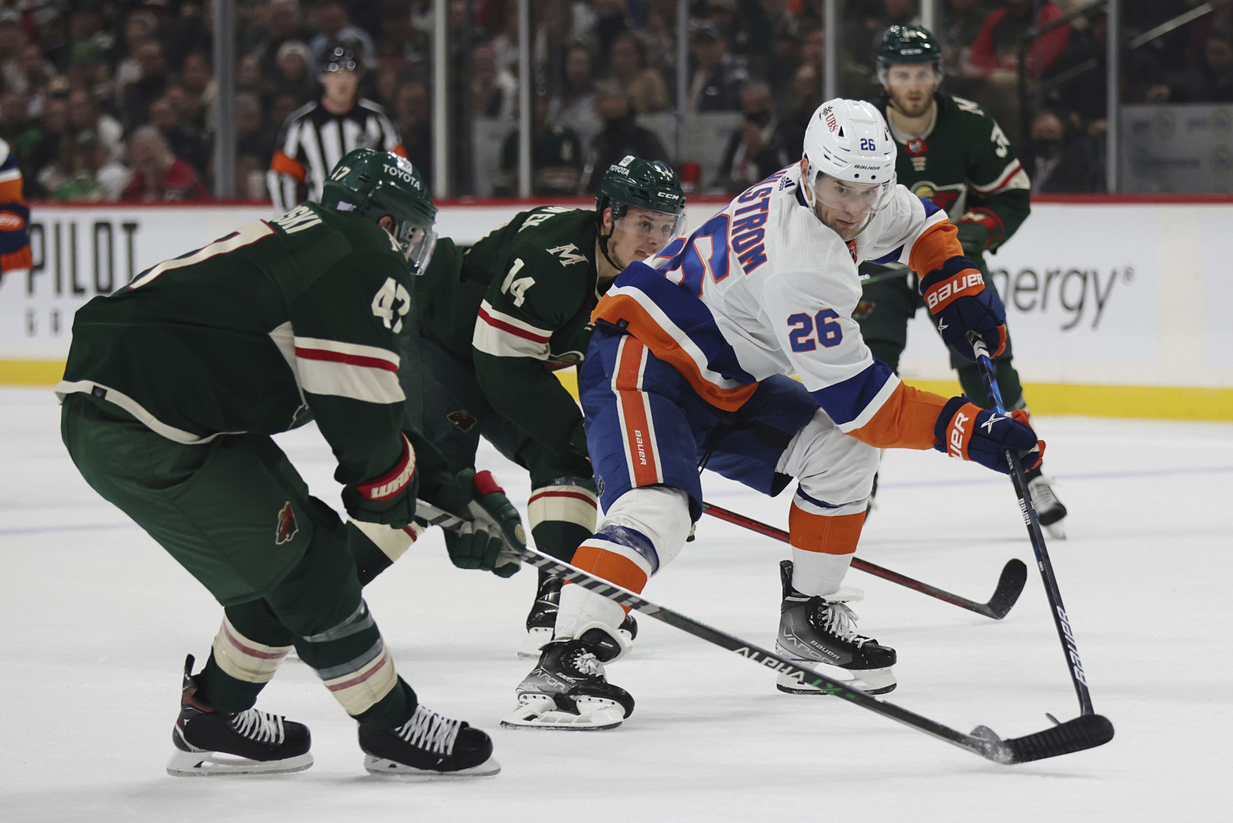 Wild Surge Past Lee, Islanders 5-2 With 4-goal 3rd Period