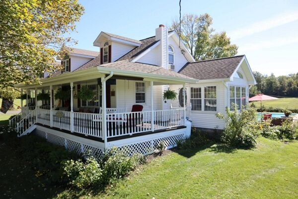 4 Bedroom Home in Fort Ann - $559,000
