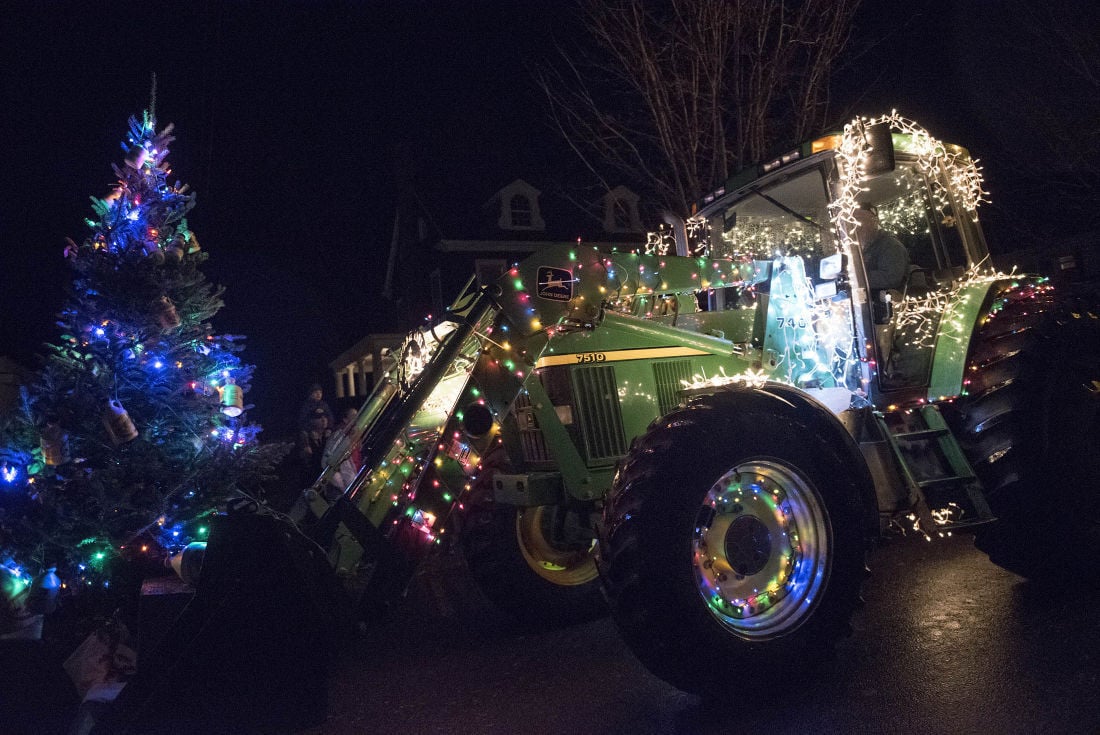 PHOTO GALLERY Greenwich Lighted Tractor Parade Photo Galleries