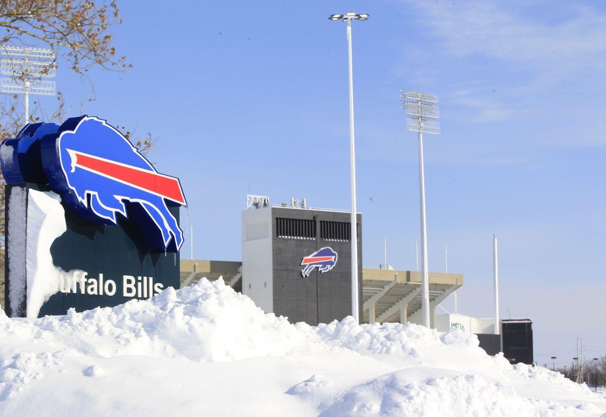 Bills race clock to clear snow-filled stadium