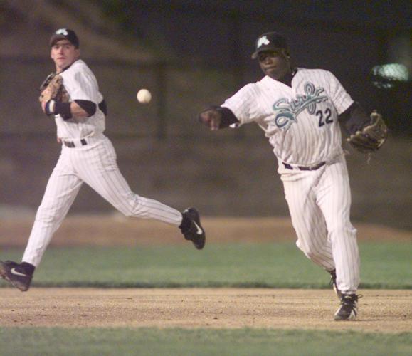 Former Philadelphia Phillies infielder Kim Batiste dies