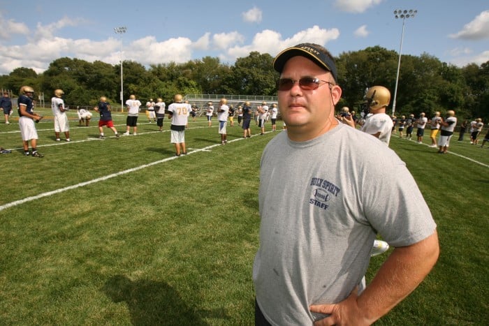 Mike Singletary resigns as high school football coach after team