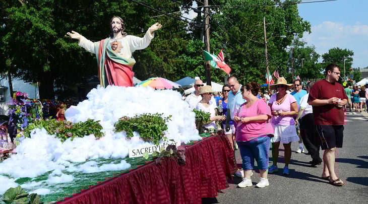 Y17 Mount Carmel parade