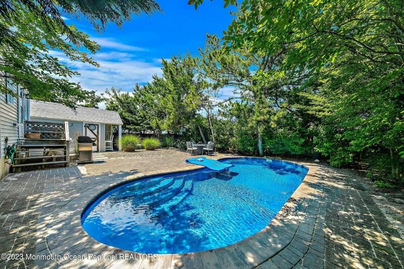 4 Bedroom Home in Long Beach Twp 1,450,000