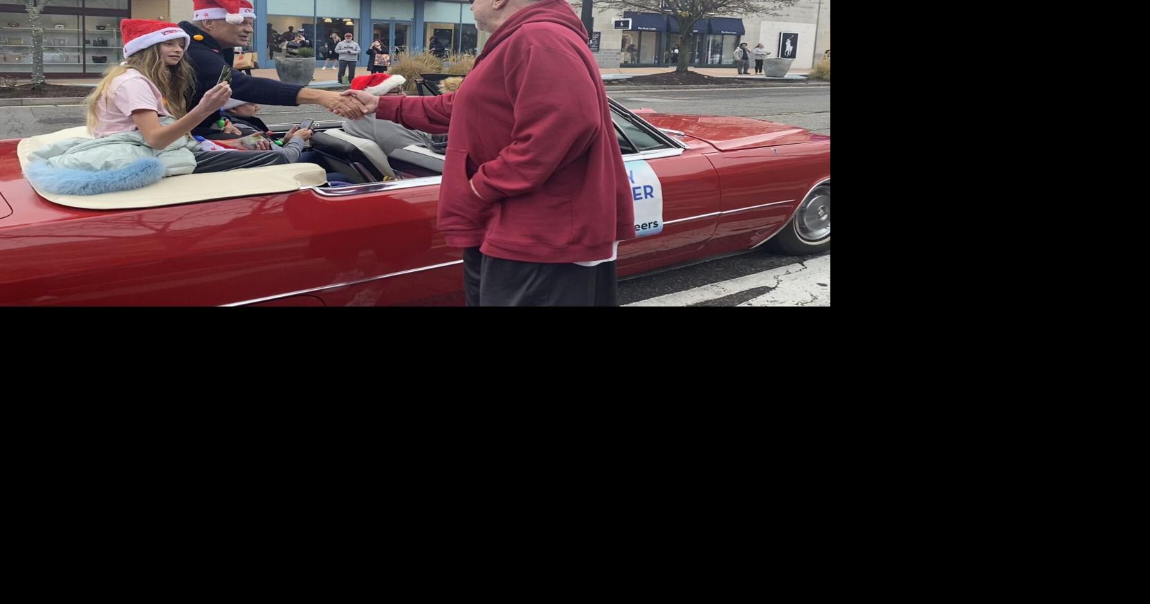 Kelsey Grammer leads Atlantic City holiday parade