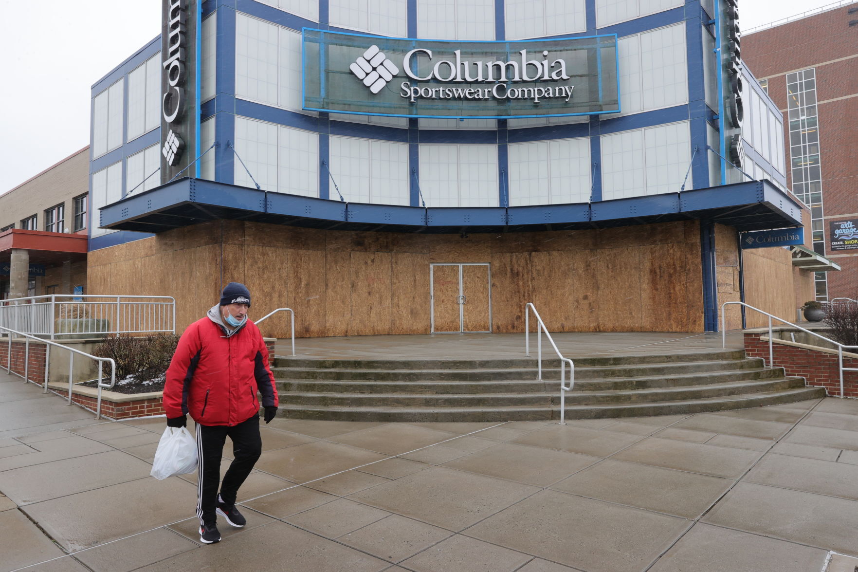 Boarded up windows at Columbia Sportswear anger Atlantic City