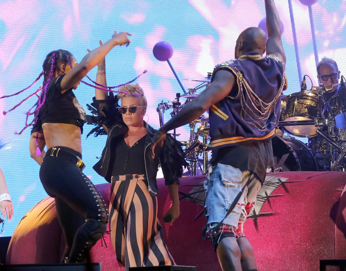Pink Beach Concert Dale