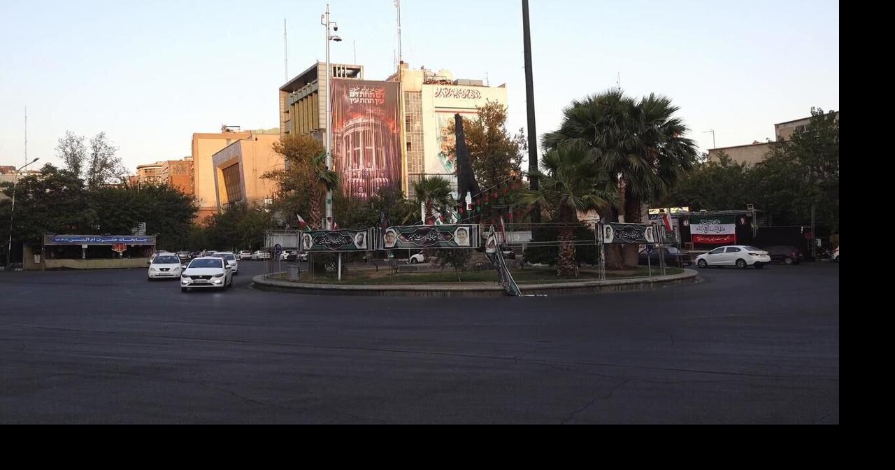 Tehran Banners Target Trump, Graham Amid Strait of Hormuz Tensions