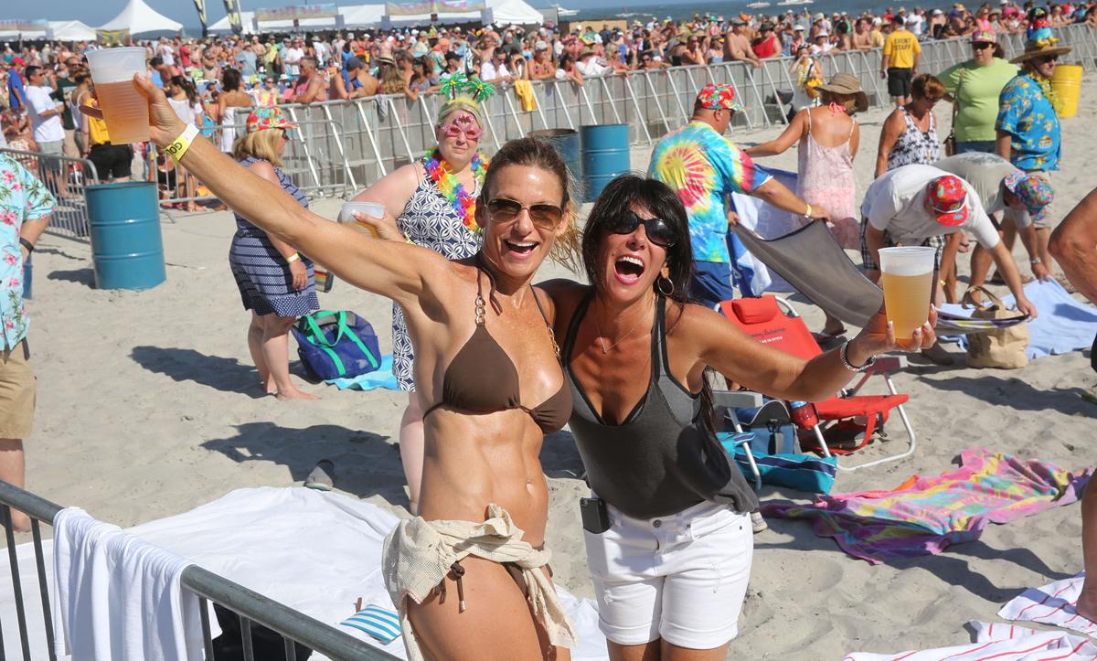 Jimmy Buffett concert late