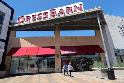 Women S Clothing Chain Dressbarn To Close All Its 650 Stores