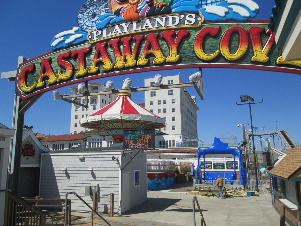 Super Slide – Playland's Castaway Cove