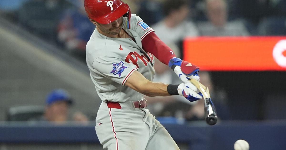 Why did Phillies shortstop Trea Turner leave Thursday night's game against the Mets?