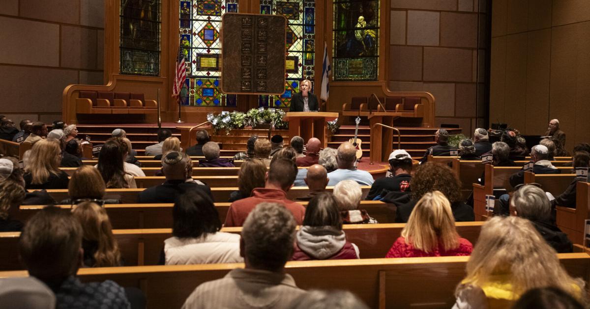 Synagogue Rally Northfield synagogue hosts solidarity rally