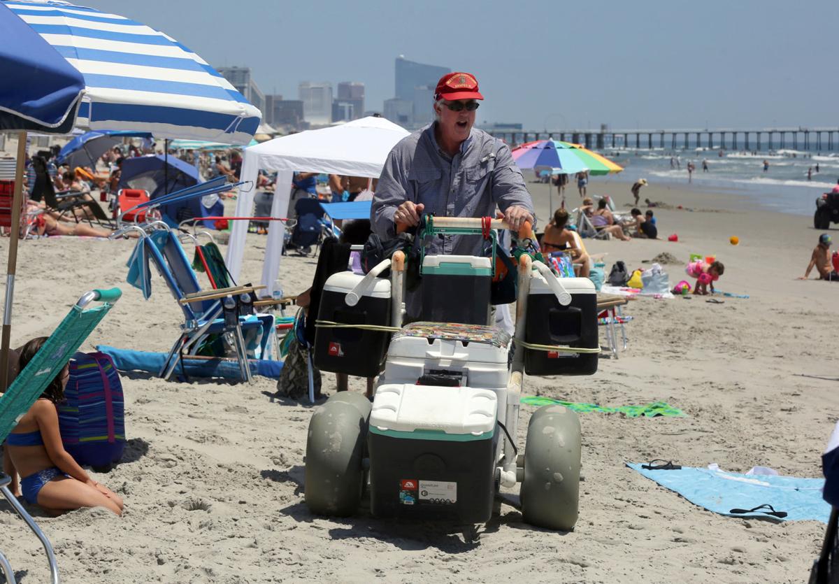 Selling ice cream on the beach is a science and a tradition The