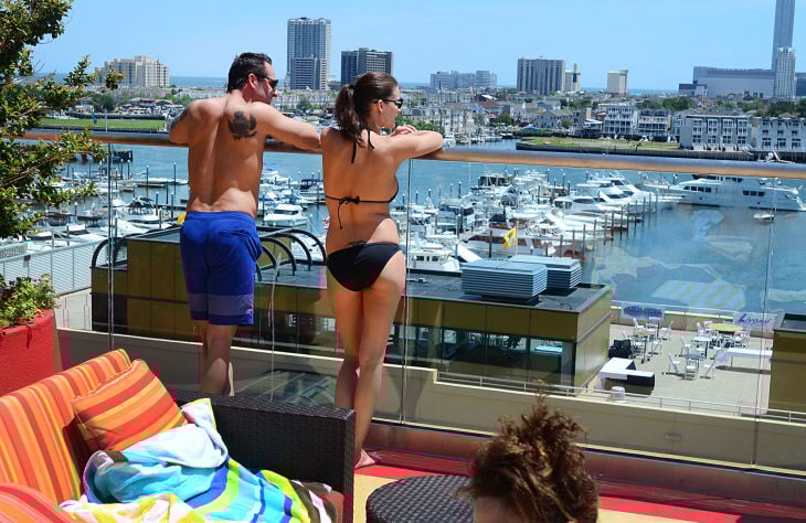 H2O POOL AND BAR