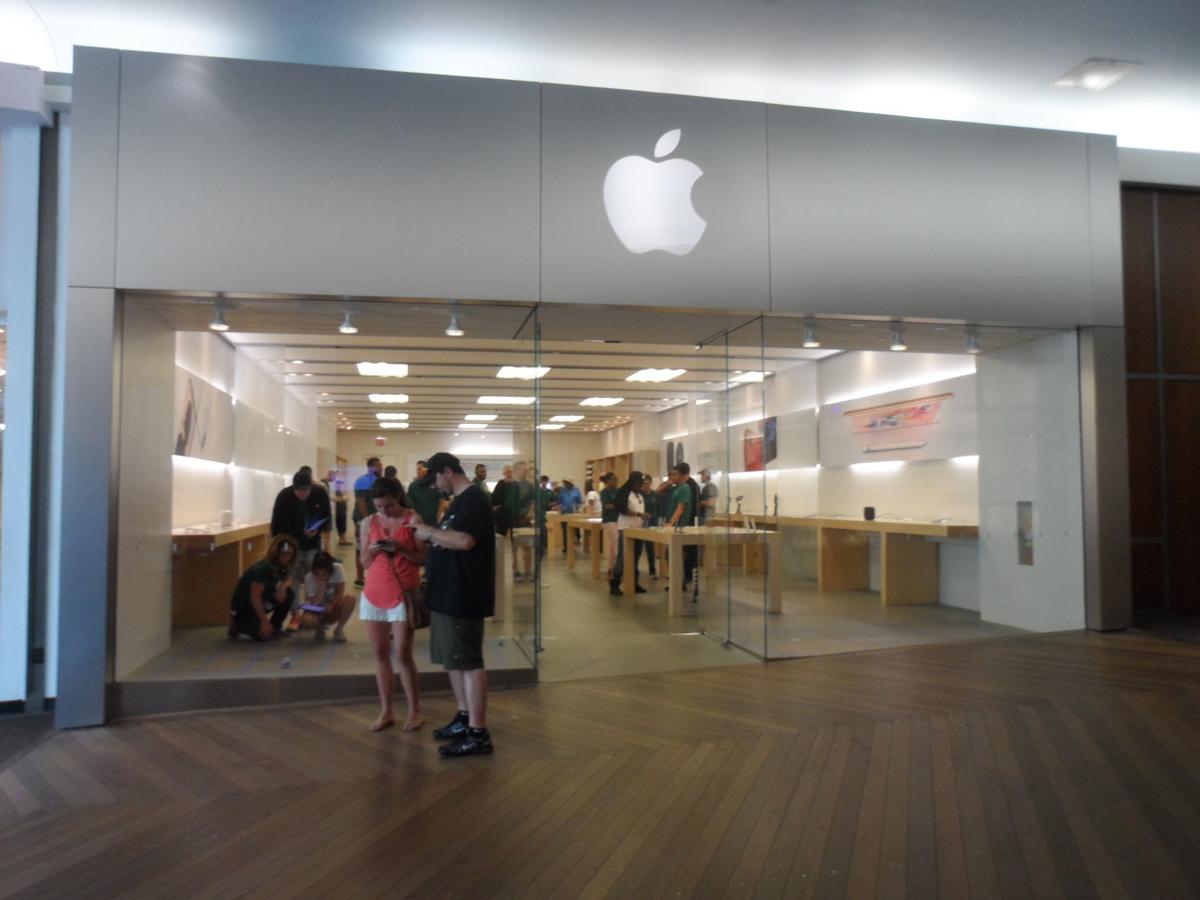 South Jersey residents lament closing of Atlantic City Apple store