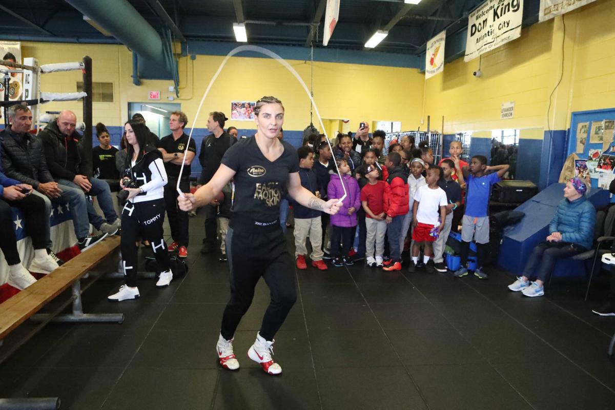 041219_gal_womenboxingworkout