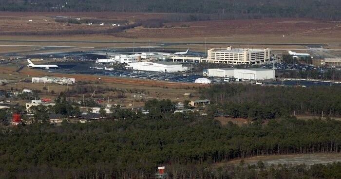 Atlantic City airport reopened after bomb threat