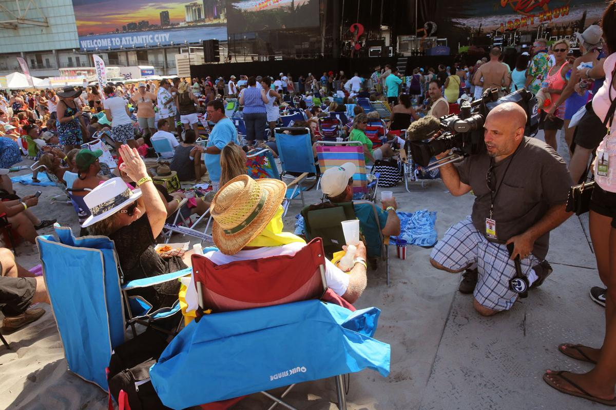 Jimmy Buffett concert late