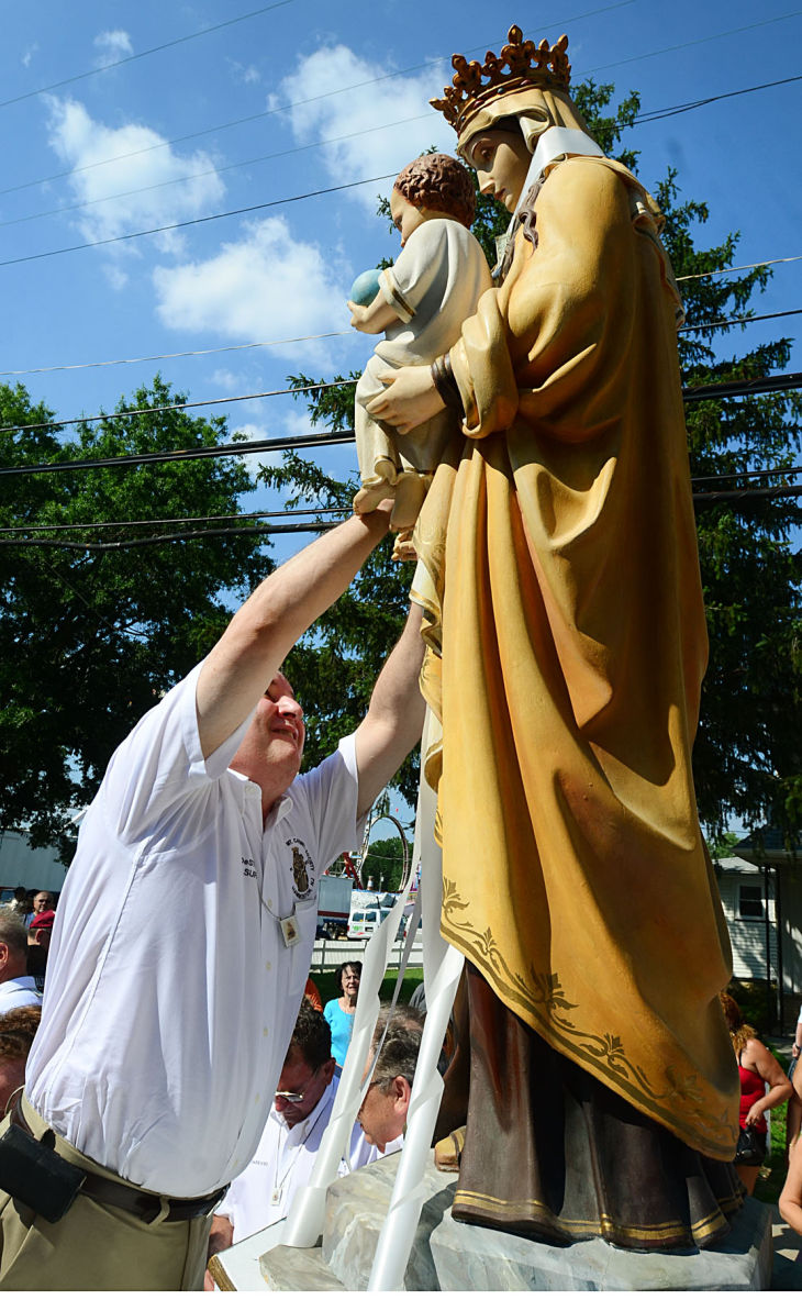 Y17 Mount Carmel parade
