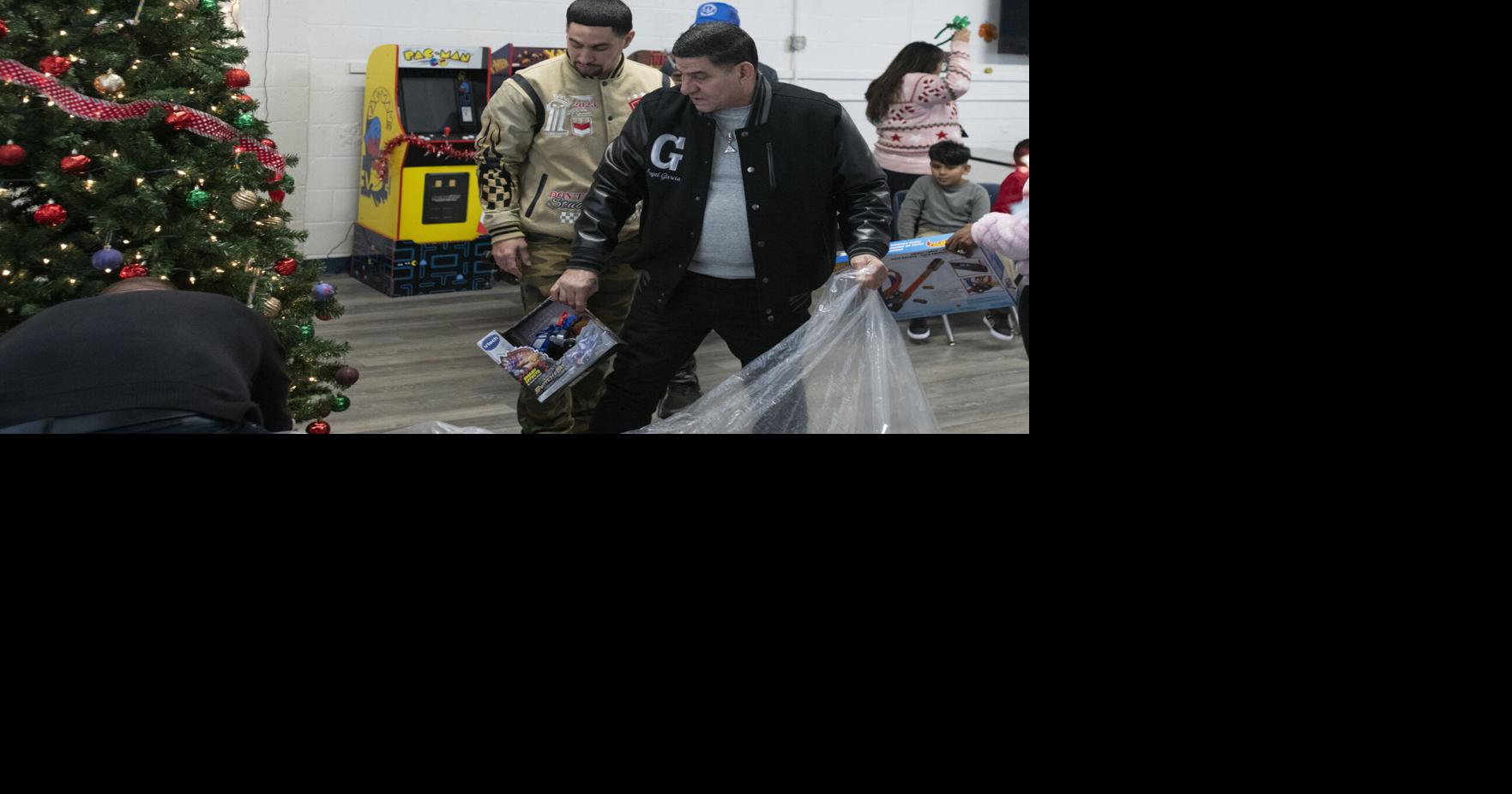 GALLERY Boxers donate Christmas cheer in Atlantic City