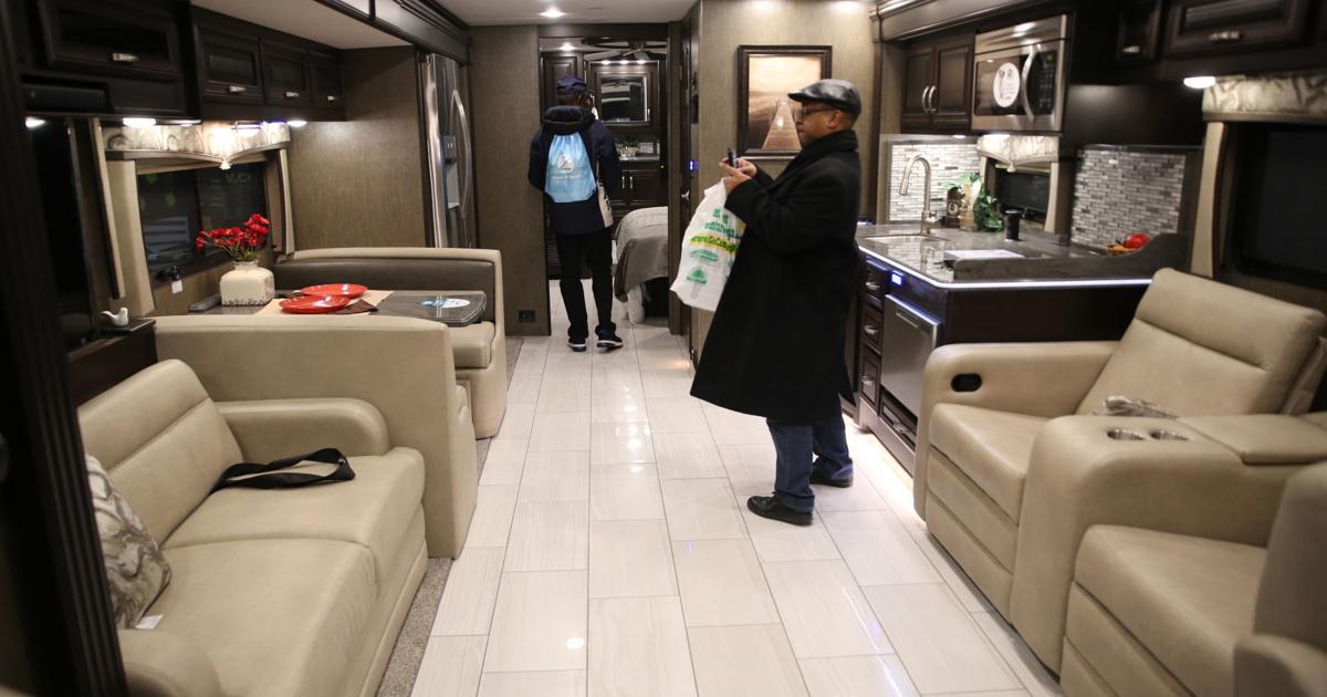 'Campoholics' and the curious converge on Atlantic City RV show 'Campoholics' and the curious converge on Atlantic City RV show