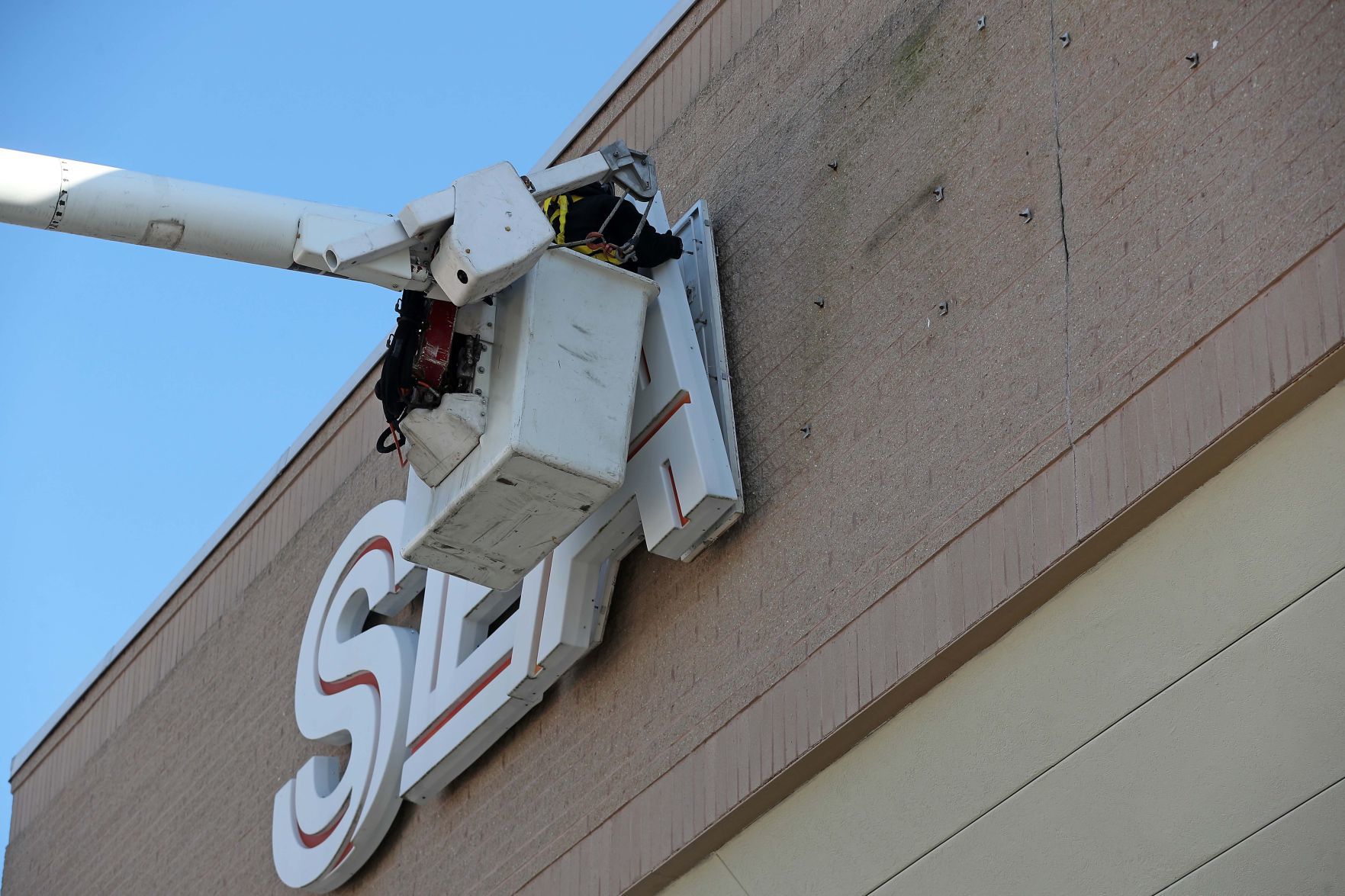 payless hamilton mall