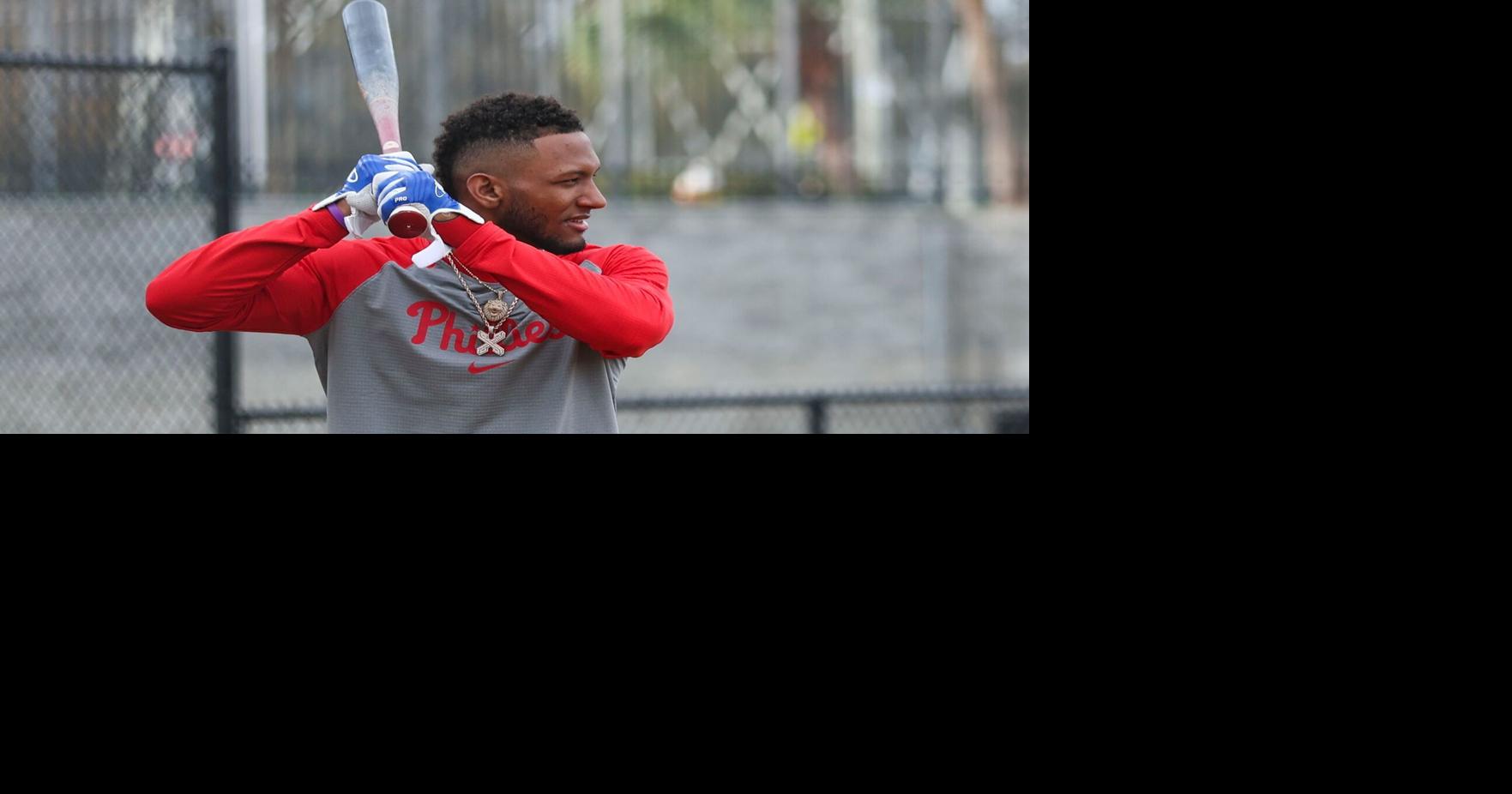 Johan Rojas drops two bunts to help the Phillies win
