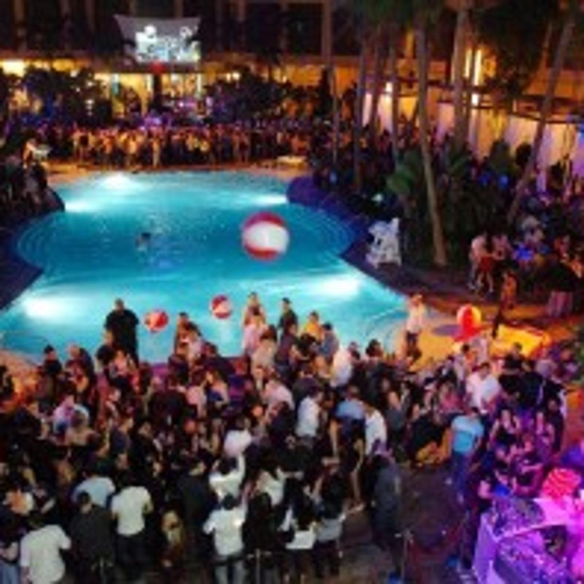 Checking In At The Pool After Dark Nightlife Pressofatlanticcity Com