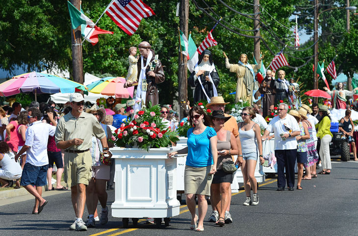 Y17 Mount Carmel parade