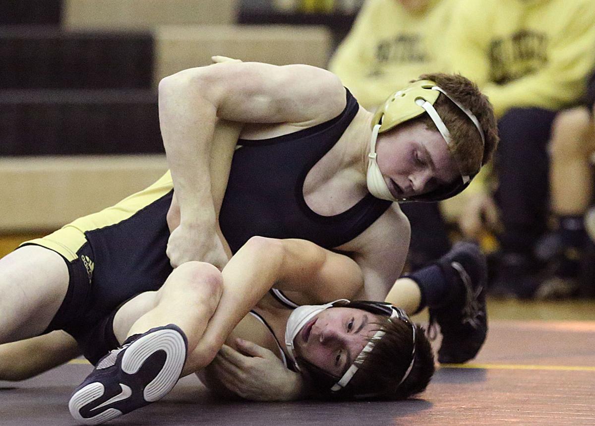 Southern wrestling cruises to another South Jersey title High School