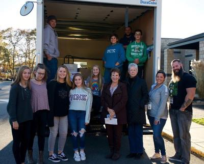 111917_hom_branches food drive