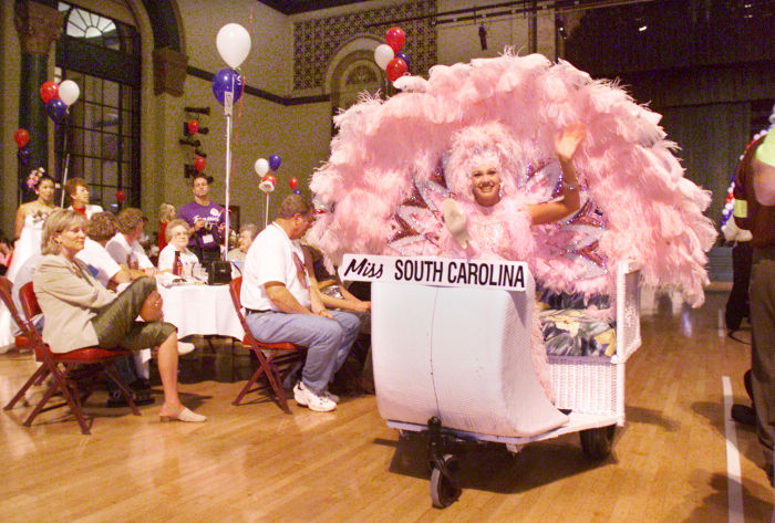 MISSA02_PARADE.66547.JPG