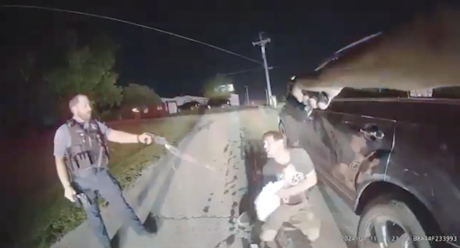 Videos show Missouri police clash with 'sovereign citizens'