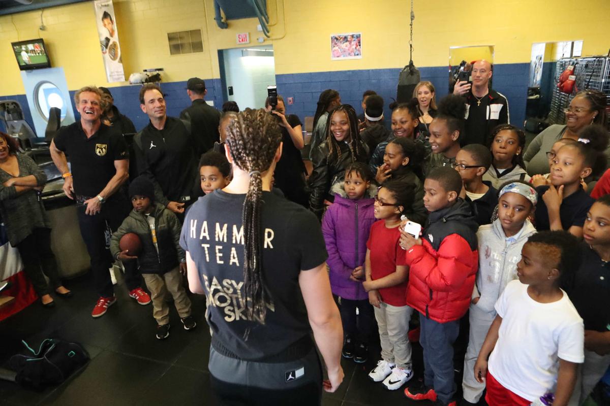 041219_gal_womenboxingworkout