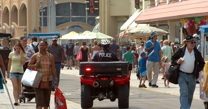 7 people, including 2 Atlantic City Police officers, injured in Boardwalk crash