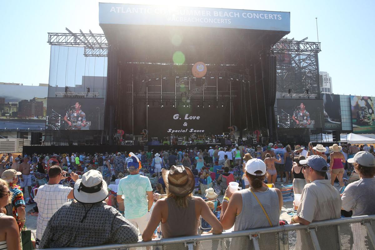Jimmy Buffett concert late