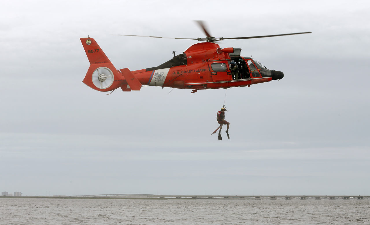 U.S. Coast Guard Rescue Swimmers Act As Paramedics In The Water ...