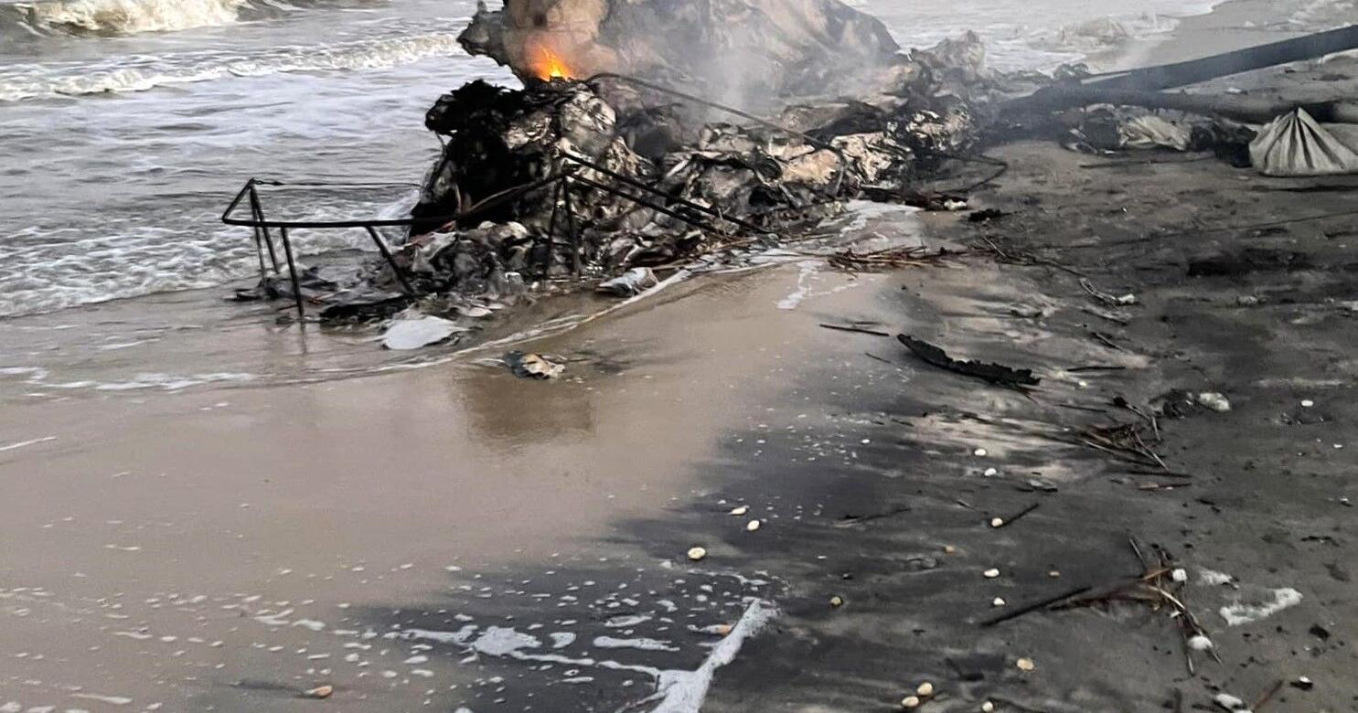 Beached boat burns near Cape May - Vimarsana News