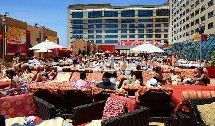 H2O POOL AND BAR