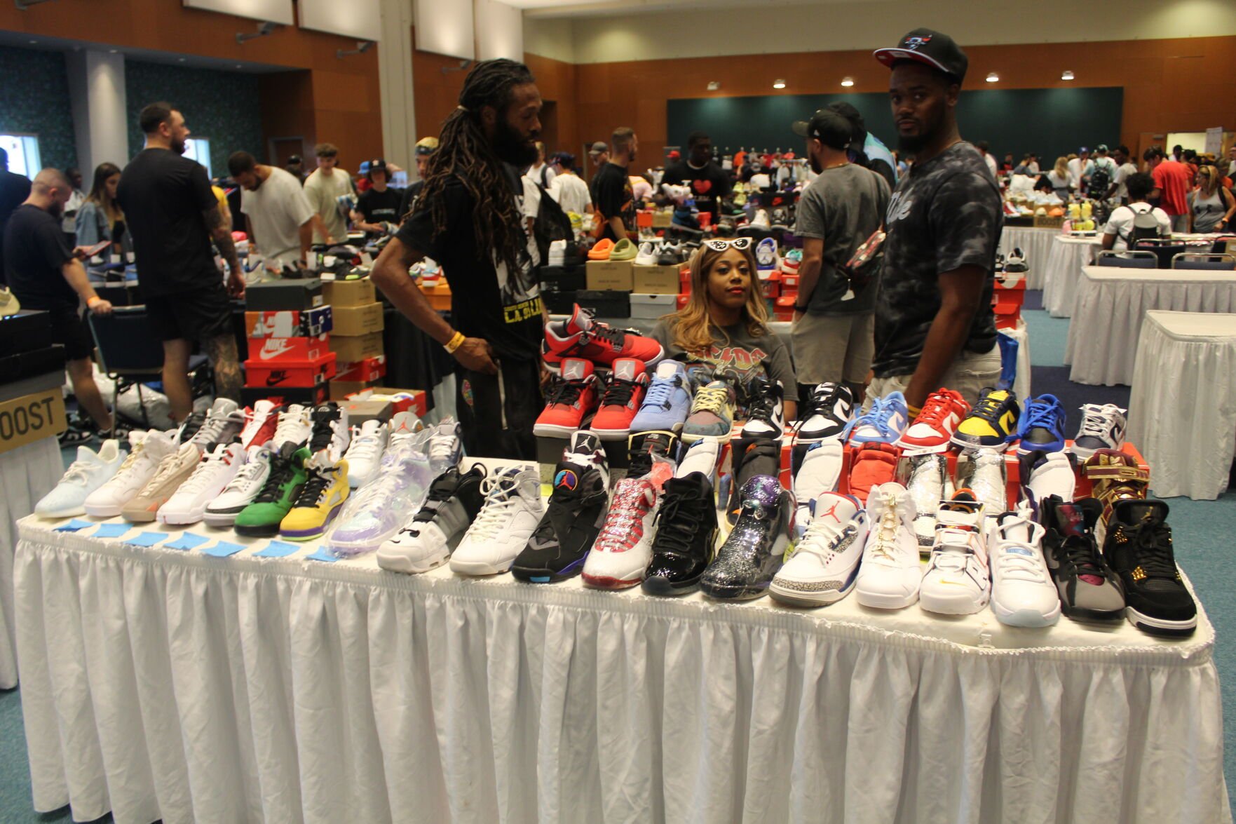 Sneaker sales con shop