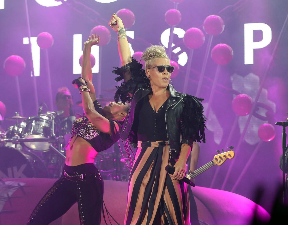 Pink Beach Concert Dale