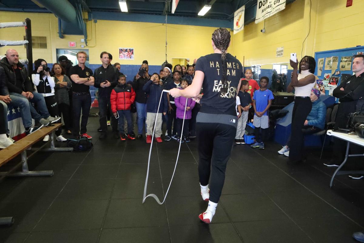 041219_gal_womenboxingworkout
