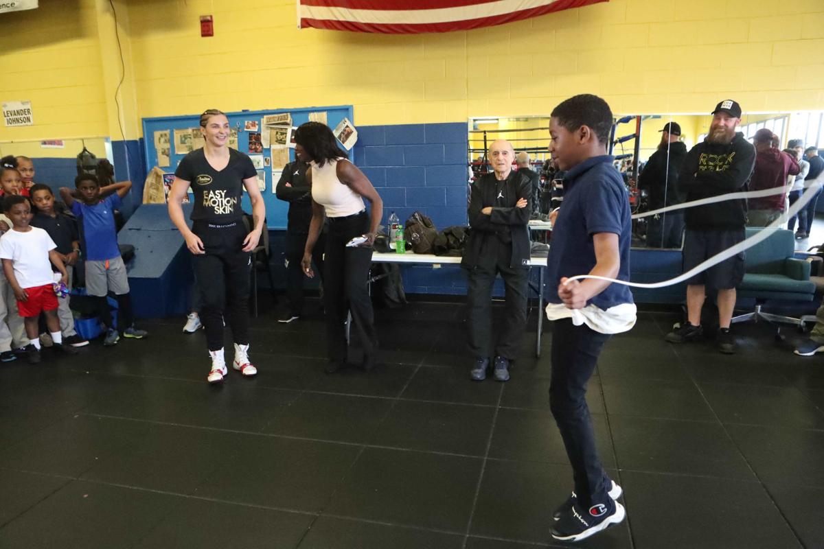 041219_gal_womenboxingworkout