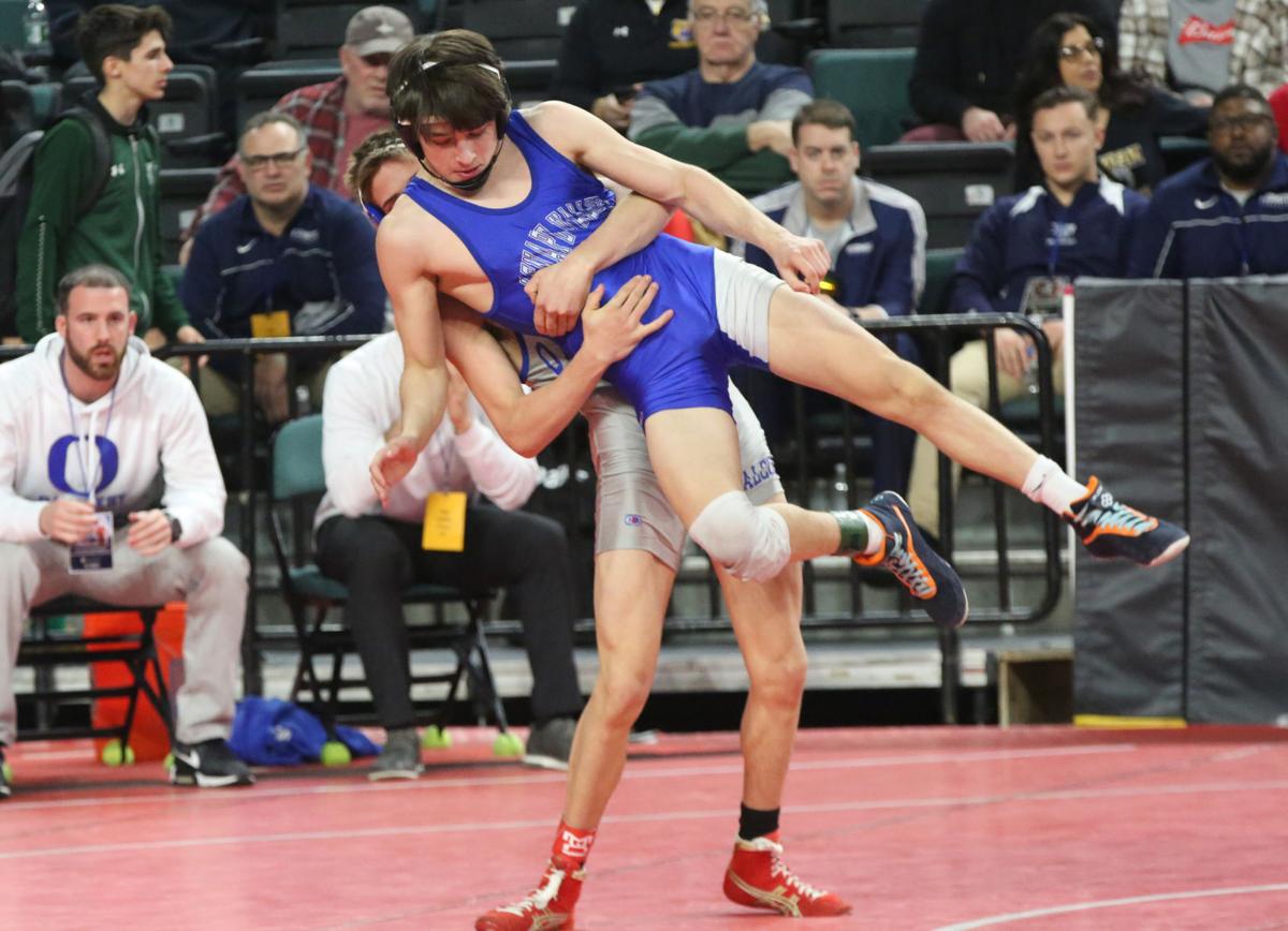 10 local wrestlers will place at state tourney Saturday