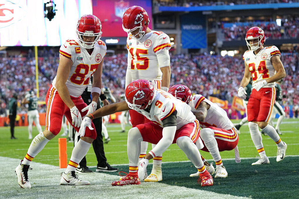 Kansas City Chiefs' Nick Allegretti and Wife Christina Welcome Twins Hours  Ahead of Super Bowl Win