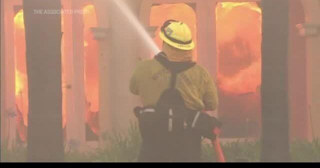 Southern California fire destroys mansions